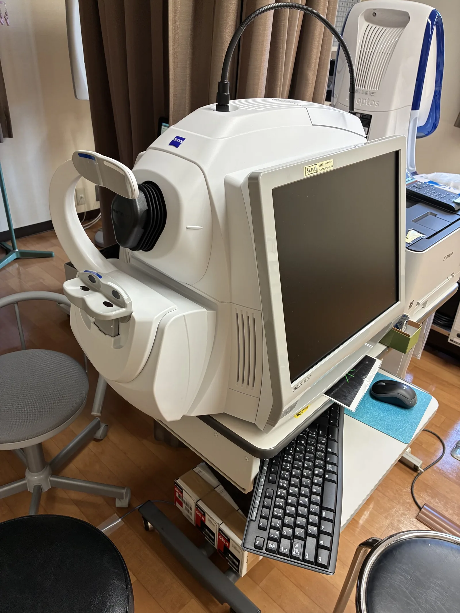 光干渉断層計（OCT）ZEISS CIRRUS HD-OCT（村田眼科 実機写真）